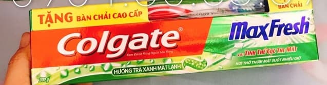 KĐR Colgate Trà xanh 230g tặng bàn chải. 