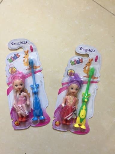 Bàn Chải Bossi Bé Gái ( 1 hộp 12 cây).