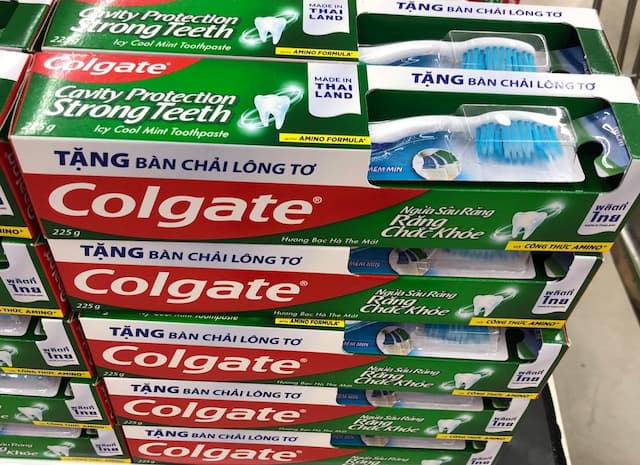 Kem đánh răng Colgate Ngừa Sâu Răng 225g tặng bàn chải( Thùng 29,000) 