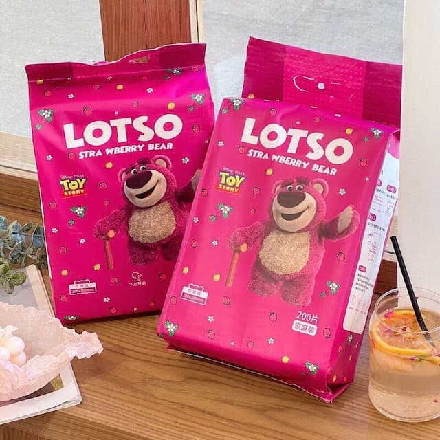 Giấy Rút Treo Tường Gấu Dâu Lotso