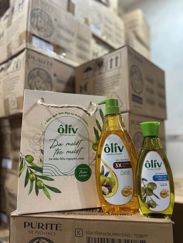 Hộp Quà Dầu Tắm Oliv 650g Tặng chai 250ml