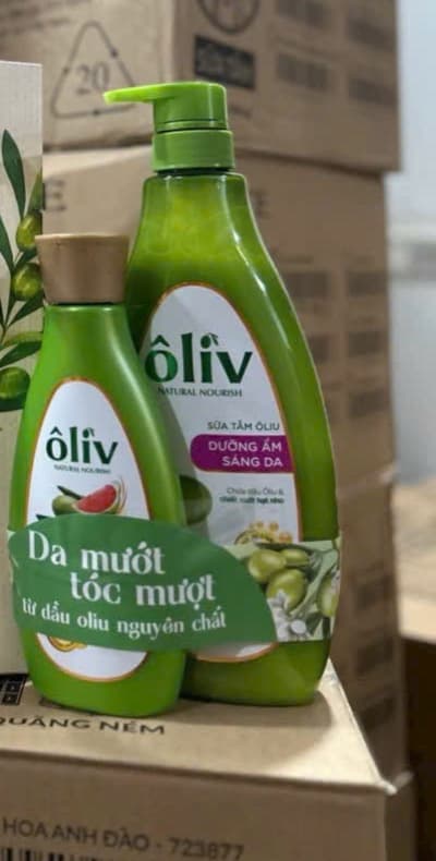 Sữa tắm oliv 650ml sáng da Kèm 